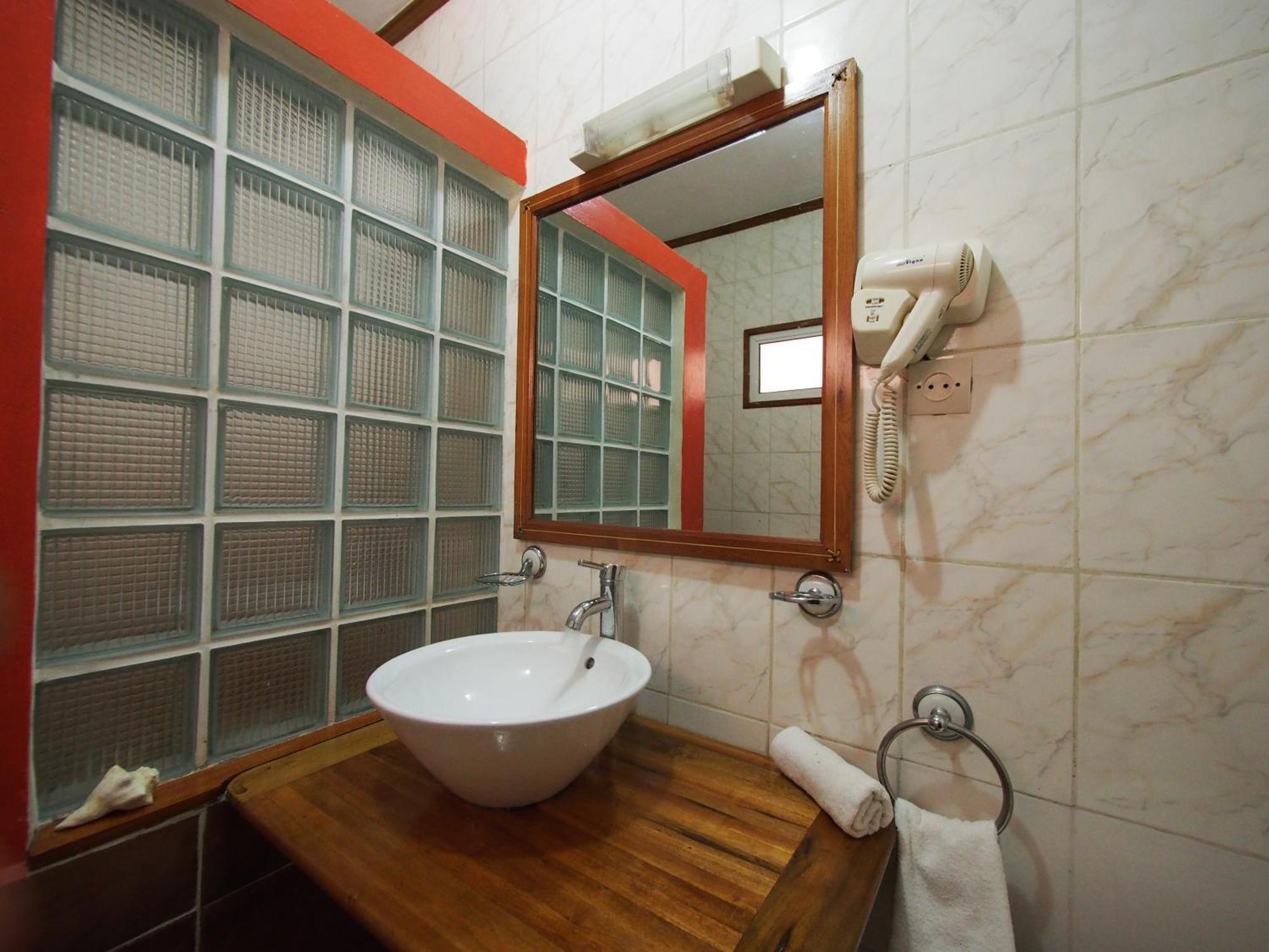 איבאטו Island Continent Hotel מראה חיצוני תמונה