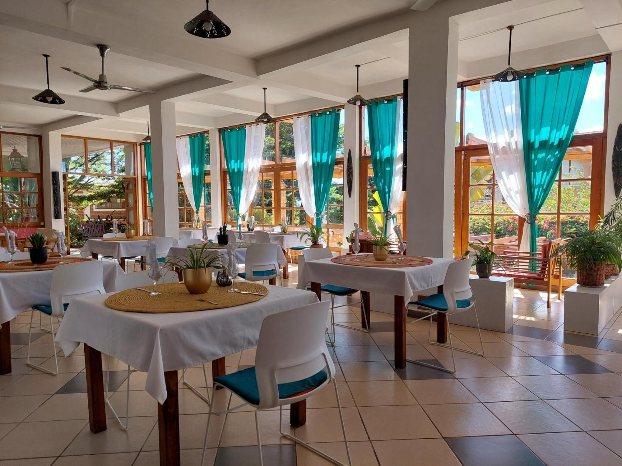 איבאטו Island Continent Hotel מראה חיצוני תמונה